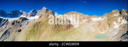 Bernina Group et Rifugio Marinelli Hut en été, vue aérienne, Valmalenco, Valtellina, province de Sondrio, Lombardie, Italie Banque D'Images