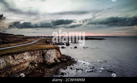 Vue aérienne sur Marsden Bay, direction Marsden Rock, South Shields, Royaume-Uni Banque D'Images