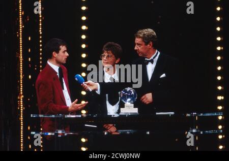 ARD Sportgala 1992, Abendveranstaltung am 13. Dezember 1992, mit dabei: Modérateur Gerhard Meier-Röhn (rechts) Banque D'Images