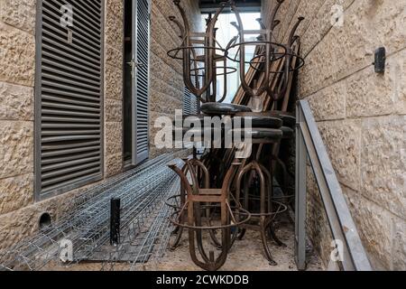 Jérusalem, Israël. 30 septembre 2020. Le centre commercial de Mamilla à Jérusalem est déserté alors que le second confinement d'Israël, qui a commencé le 18 septembre 2020, est appliqué. Le PM Netanyahu a précisé que le confinement sera en vigueur pendant au moins un mois, car les hôpitaux du pays se battent à l'approche de leur capacité. Ces derniers jours, Israël a même dépassé les États-Unis en ce qui concerne les décès par habitant causés par le coronavirus. Crédit : NIR Amon/Alamy Live News Banque D'Images