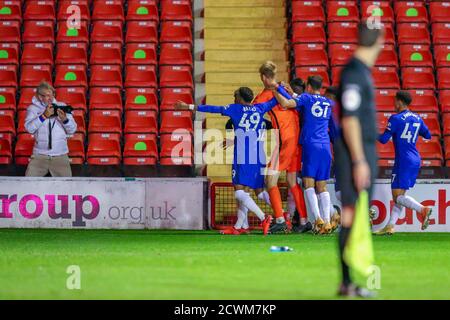 Walsall, Royaume-Uni. 29 septembre 2020. Les joueurs de Chelsea fêtent après avoir remporté le concours de pénalité lors du match de Trophée EFL entre Walsall et Chelsea U21 au stade Banks, à Walsall, en Angleterre, le 29 septembre 2020. Photo de Nick Browning. Crédit : Prime Media Images/Alamy Live News Banque D'Images