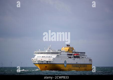 Le ferry de DFDS Transmanche Ferrries côté d'Albatre quitte Newhaven, East Sussex, pour la France. Banque D'Images
