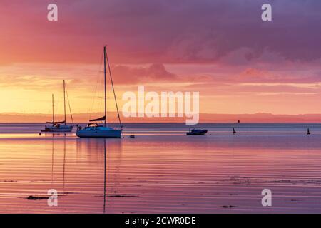 Lamlash Bay au lever du soleil, île d'Arran, dans le Firth de Clyde, Écosse, Royaume-Uni Banque D'Images