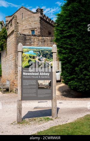 Panneau de bienvenue, Newstead Abbey, Nottingham, Nottinghamshire, Angleterre, Royaume-Uni Banque D'Images