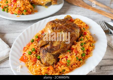 plat de poulet méditerranéen avec riz aux légumes Banque D'Images