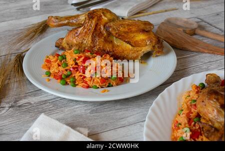 plat de poulet méditerranéen avec riz aux légumes Banque D'Images