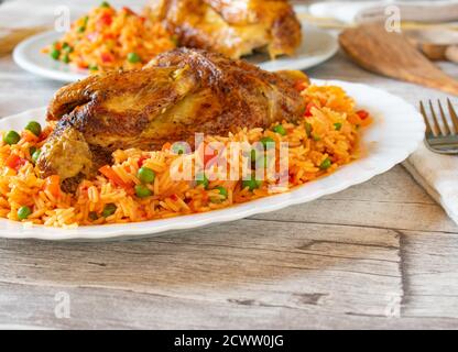 plat de poulet méditerranéen avec riz aux légumes Banque D'Images