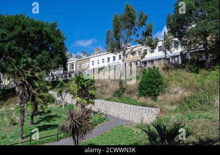 Vue depuis les jardins en caoutchouc, donnant sur la terrasse royale. Banque D'Images