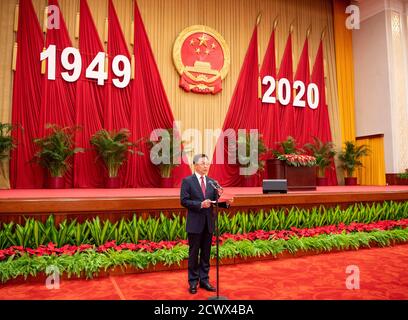 Pékin, Chine. 30 septembre 2020. Le vice-premier ministre chinois Han Zheng, également membre du Comité permanent du Bureau politique du Comité central du Parti communiste de Chine, Préside une réception organisée par le Conseil d'Etat pour célébrer le 71e anniversaire de la fondation de la République populaire de Chine au Grand Hall du peuple de Beijing, capitale de la Chine, le 30 septembre 2020. Credit: Li Xueren/Xinhua/Alay Live News Banque D'Images