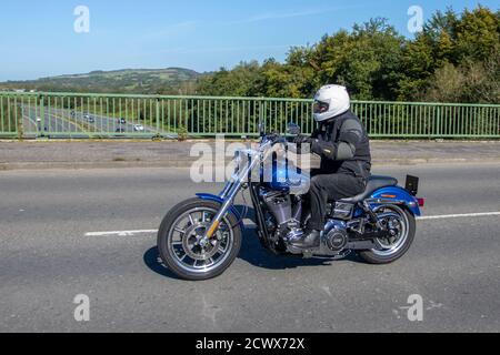 2016 Blue Harley-Davidson Fxdl 103 Dyna Lowrider 16 Harley Davidson motard ; transport à deux roues, motos, véhicule, routes, Motos, motards motorisés à Chorley, Royaume-Uni Banque D'Images