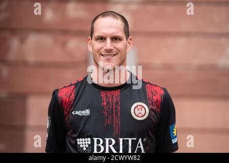 30 septembre 2020, Hessen, Wiesbaden: Photo de l'équipe du club de la troisième ligue SV Wehen Wiesbaden devant le Jagdschloss Platte à la périphérie de Wiesbaden: Benedikt Röcker photo: Frank Rumpenhorst/dpa Banque D'Images