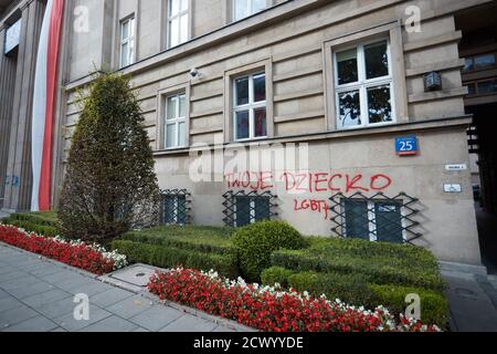 Varsovie, Mazovie, Pologne. 30 septembre 2020. Noms des enfants LGBT qui se sont suicidés dans le bâtiment du ministère de la National Education.in la photo: Credit: Hubert Mathis/ZUMA Wire/Alay Live News Banque D'Images