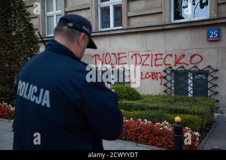 Varsovie, Mazovie, Pologne. 30 septembre 2020. Noms des enfants LGBT qui se sont suicidés dans le bâtiment du ministère de la National Education.in la photo: Credit: Hubert Mathis/ZUMA Wire/Alay Live News Banque D'Images