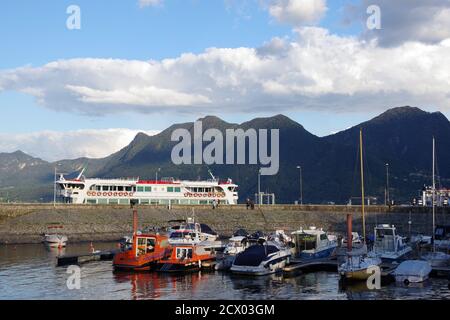 Verbania-intra, Piémont, Italie. Ville sur les rives du lac majeur. Le port Banque D'Images