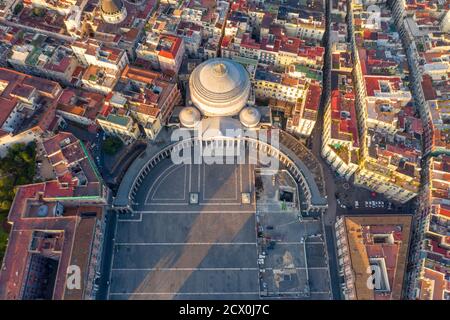 Napoli, San Francesco Da Paola, slendida vista aerea Banque D'Images