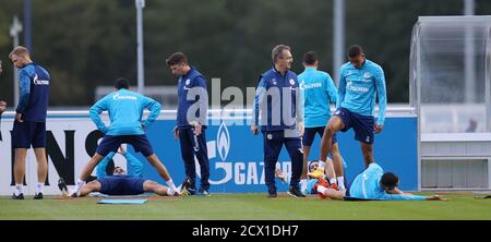 Ville de Gelsenkirchen, Allemagne. 1er octobre 2020. Firo: 30.09.2020, football, 1ère Bundesliga, saison 2020/2021, FC Schalke 04, 1ère formation avec le nouvel entraîneur Manuel BAUM, THIAW, à droite | usage dans le monde crédit: dpa/Alay Live News Banque D'Images