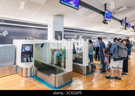 Auckland, Nouvelle-Zélande : dépôt de bagages en libre-service pour l'enregistrement de Air New Zeland Airline à l'aéroport international d'Auckland. Banque D'Images