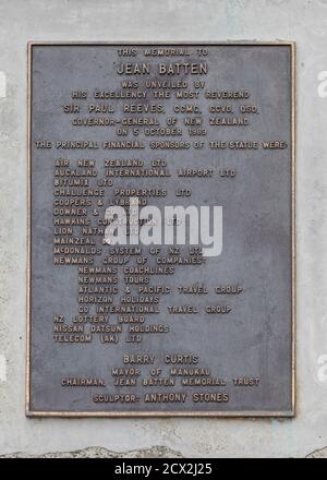 Auckland, Nouvelle-Zélande : Mémorial de la plus célèbre Aviatrix JEAN BATTEN de Nouvelle-Zélande (1909 - 1982) en face de l'aéroport international d'Auckland. Banque D'Images