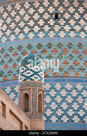 Kalta Minaret et Muhammad Amin Khan Madrassah, Khiva Ouzbeksitan Banque D'Images