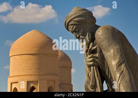 Statue d'Al Khorezmi, Khiva, ancien Khiva, Ouzbékistan. Muhammad ibn M?s? al-Khw?rizm? Banque D'Images