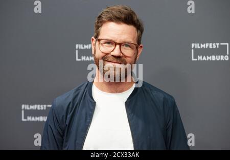 Hambourg, Allemagne. 30 septembre 2020. Sven Bohse, réalisateur, vient à la première de son film de télévision "le secret de la forêt morte" au Filmfest Hambourg. Credit: Georg Wendt/dpa/Alay Live News Banque D'Images
