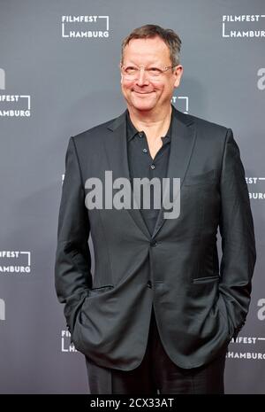 Hambourg, Allemagne. 30 septembre 2020. Matthias Brandt, acteur, vient à la première du film de télévision "le secret de la forêt des morts" au Filmfest Hamburg Credit: Georg Wendt/dpa/Alay Live News Banque D'Images