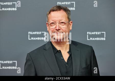 Hambourg, Allemagne. 30 septembre 2020. Matthias Brandt, acteur, vient à la première du film de télévision "le secret de la forêt des morts" au Filmfest Hamburg Credit: Georg Wendt/dpa/Alay Live News Banque D'Images