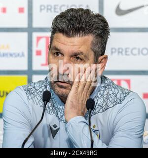 Liberec, République tchèque. 30 septembre 2020. L'entraîneur de l'APOEL Nicosie MARINOS OUZOUNDIS prend la parole lors de la conférence de presse avant le match de l'UEFA Europa League contre le Slovan Liberec à Liberec, République tchèque, le 30 septembre 2020. Crédit: Radek Petrasek/CTK photo/Alay Live News Banque D'Images