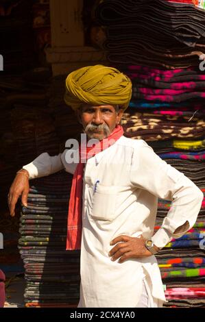 L'homme du Rajasthan à Pushkar, Rajasthan, Inde du marché Banque D'Images