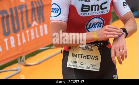 L'athlète professionnelle Katrina Matthews remporte le dernier événement de l'année au triathlon Thoresby Park X Outlaw Banque D'Images