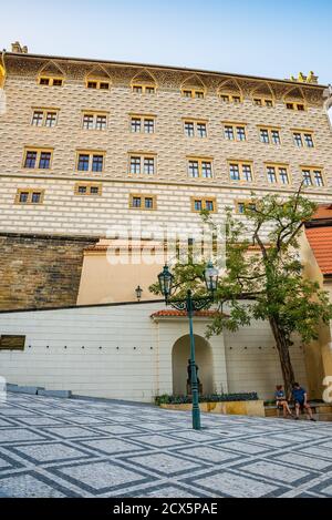 Prague, République tchèque - 20 septembre 2020. Rue ke Hradu - Palais Schwarzenberg - sans touriste pendant une pandémie en Europe Banque D'Images