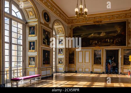 Versailles, France - 28 août 2019 : visite du château de Versailles. Le château royal de Versailles est inscrit au patrimoine mondial de l'UNESCO. Banque D'Images