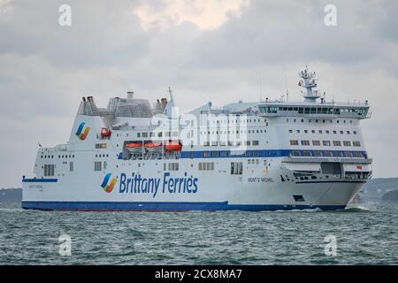 Les ferries de Bretagne MV Mont St Michel arrivant en soirée à Portsmouth, Royaume-Uni, le 23 septembre 2020. Banque D'Images