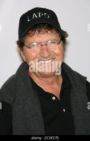 10 avril 2006 - Pacific Palisades, Californie - Mac Davis. Le 4e classique de golf célébrité du Musée de la télévision et de la radio a eu lieu au Riviera Country Club. (Crédit image : © Zach Lipp/AdMedia) Banque D'Images