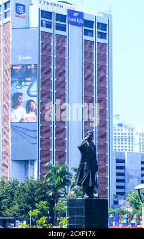 Jakarta, Indonésie - 7 novembre 2019 : statue de Sudirman sur Jalan Jenderal Sudirman, dans le sud de Jakarta. Banque D'Images
