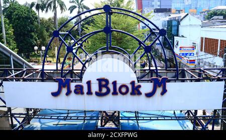 Jakarta, Indonésie - 11 novembre 2019 : panneau de Mal Blok M, centre commercial populaire dans le sud de Jakarta. Banque D'Images