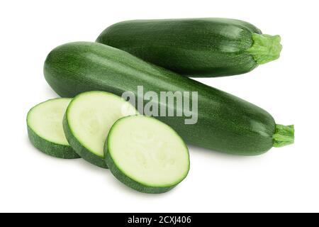 Courgettes entières fraîches isolées sur fond blanc avec un chemin d'écrêtage et la profondeur de champ totale Banque D'Images