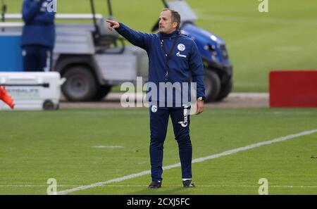 Ville de Gelsenkirchen, Allemagne. 1er octobre 2020. Firo: 30.09.2020, Fuvuball, 1er Bundesliga, saison 2020/2021, FC Schalke 04, 1ère formation avec le nouvel entraîneur Manuel BAUM, Gesture, | usage dans le monde crédit: dpa/Alay Live News Banque D'Images