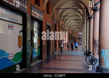 Sous les arcades, Bologne, Émilie-Romagne, Italie Banque D'Images