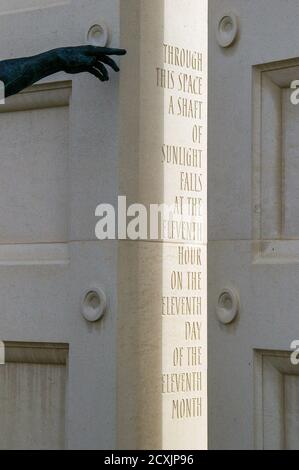 Inscription à Armistice, National Memorial Arboretum, Alrewas, Staffordshire, Royaume-Uni Banque D'Images