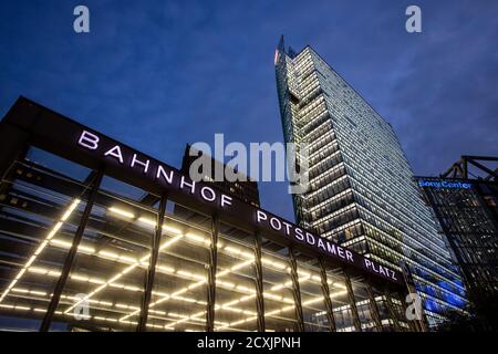 Potsdamer Platz, Berlin après le coucher du soleil Banque D'Images