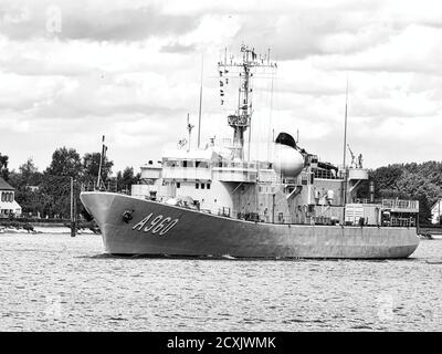 ROUEN, FRANCE - JUIN CIRCA, 2019. Godetia M923, un grand navire logistique, sur la Seine pour l'exposition Armada. Marine belge Banque D'Images