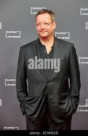 Hambourg, Allemagne. 30 septembre 2020. Matthias Brandt, acteur, vient à la première du film de télévision "le secret de la forêt des morts" au Filmfest Hamburg Credit: Georg Wendt/dpa/Alay Live News Banque D'Images