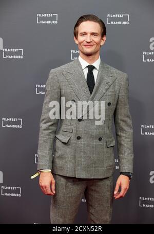 Hambourg, Allemagne. 30 septembre 2020. August Wittgenstein, acteur, vient à la première du film de télévision "le secret de la forêt morte" au Festival de film de Hambourg. Credit: Georg Wendt/dpa/Alay Live News Banque D'Images