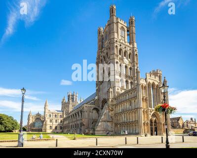 Ely uk Cathédrale d'Ely ou Cathédrale de l'église Sainte Et la Trinité indivise de la cathédrale anglicane Palace Green Ely Cambridgeshire Angleterre GB Banque D'Images