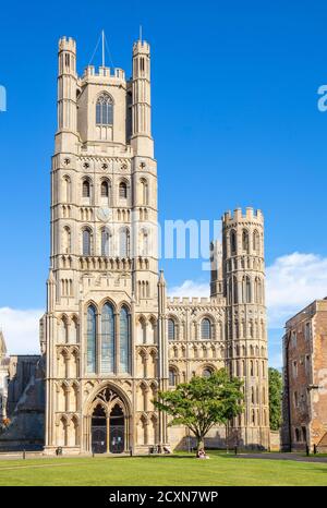 Ely uk Cathédrale d'Ely ou Cathédrale de l'église Sainte Et la Trinité indivise de la cathédrale anglicane Palace Green Ely Cambridgeshire Angleterre GB Banque D'Images