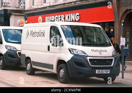 Manchester, Royaume-Uni - 12 septembre 2020 : minibus Metrolink pour travaux d'ingénierie de tramways à Piccadilly Gardens. Banque D'Images