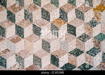 Magnifique mosaïque de style romain en arrière-plan. Mosaïque en céramique sous forme de cubes volumétriques. Banque D'Images