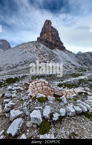 La Torre di Toblin et les vestiges de la Grande Guerre. Sesto Dolomites, province de Bolzano, Trentin-Haut-Adige, Italie, Europe. Banque D'Images