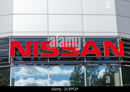 Russie. Vyborg. 09.29.2020. Salle d'exposition de voitures Nissan Motors Banque D'Images